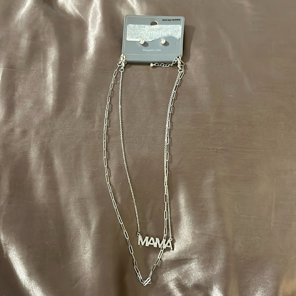 Mama necklace with studs